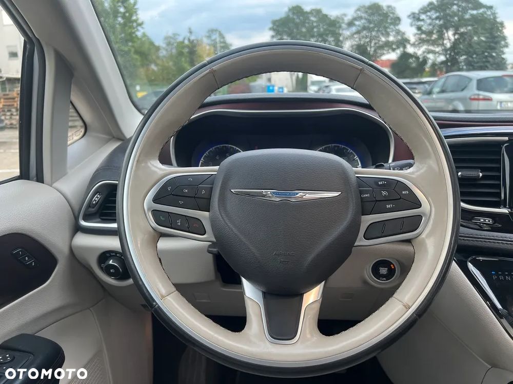 Chrysler Pacifica - 12