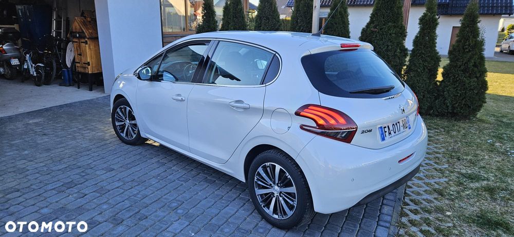 Peugeot 208 - 4