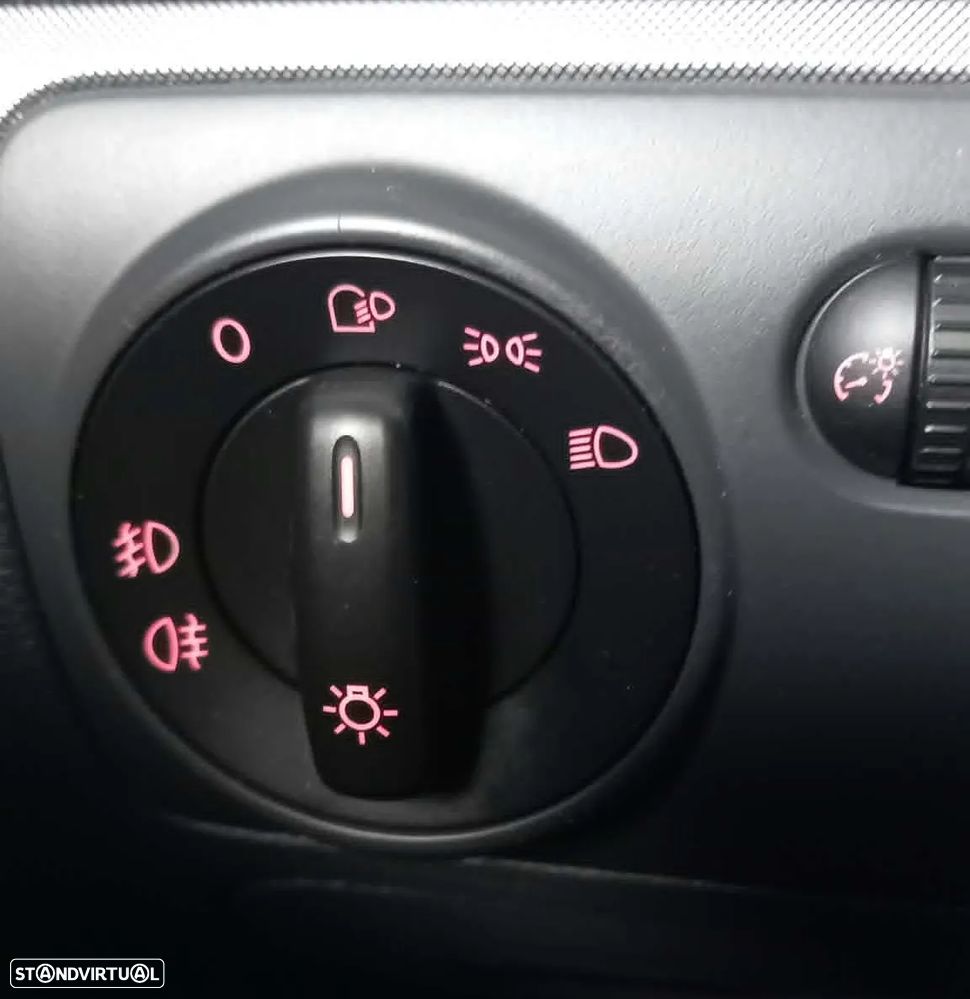 VW Jetta 1.9 TDi Confortline - 14