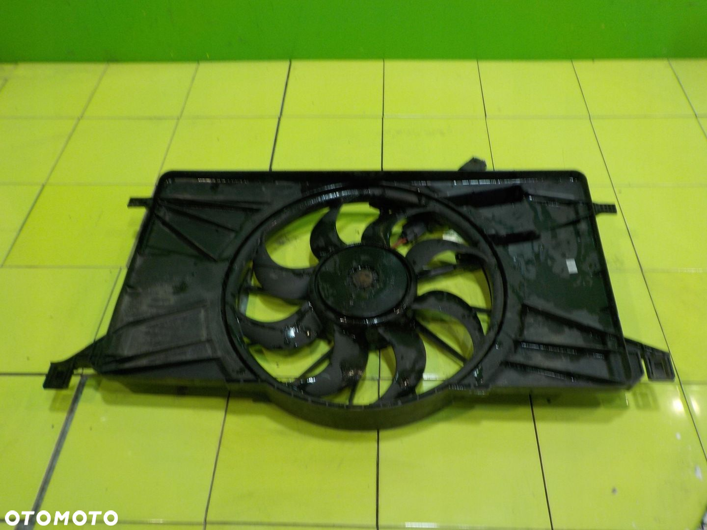 FORD FOCUS MK3 13r HB 5D wentylator chlodnicy 8V61-8C607-F - 2