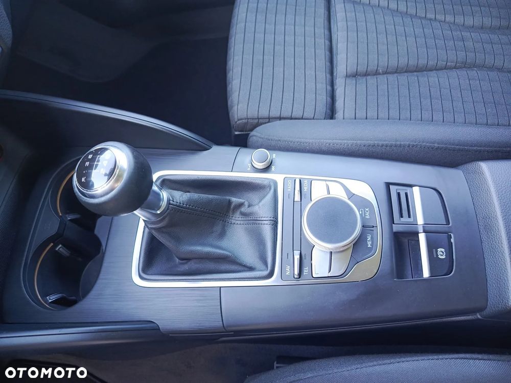 Audi A3 Sportback 2.0 TDI (clean diesel) quattro Attraction - 16