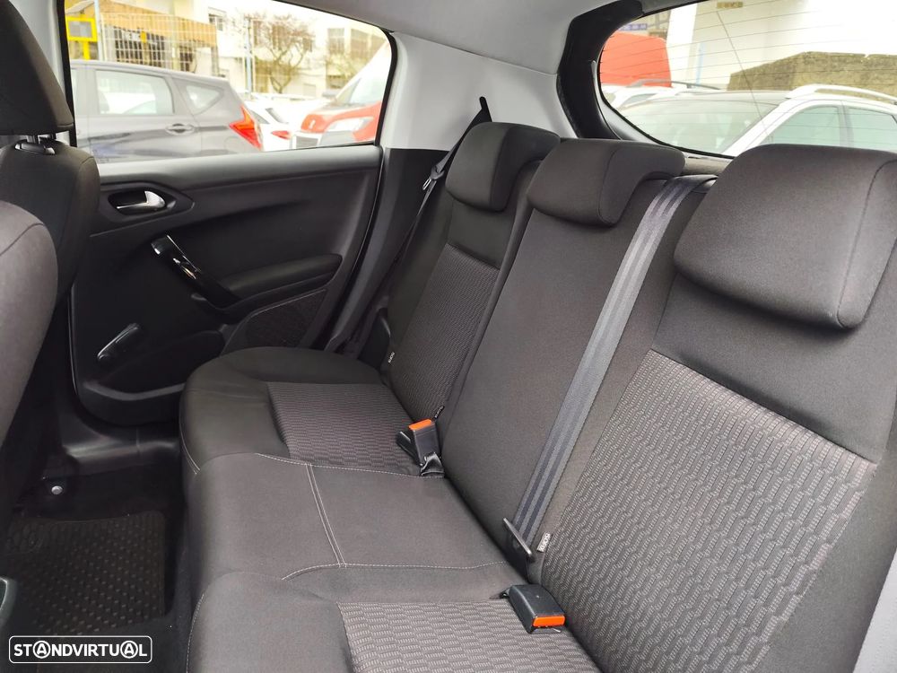 Peugeot 208 1.2 VTi SE Style - 13