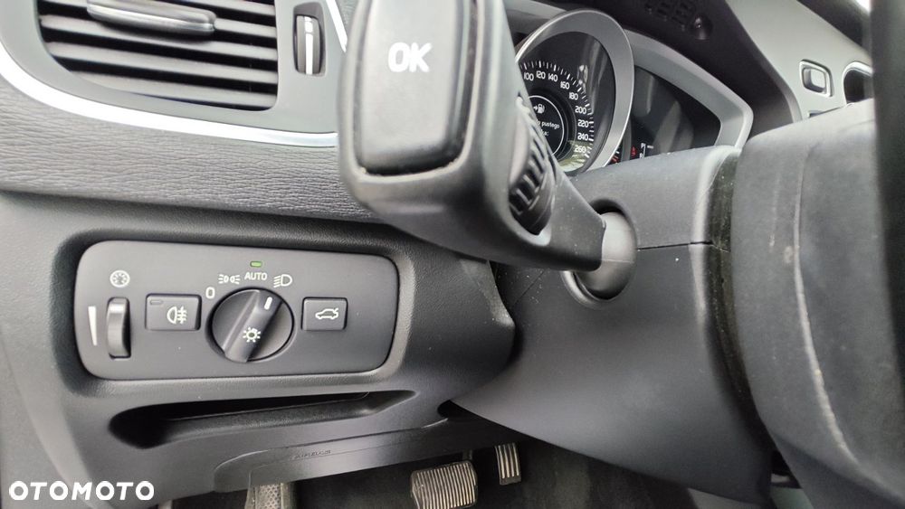 Volvo V40 D3 Drive-E SCR Momentum - 18