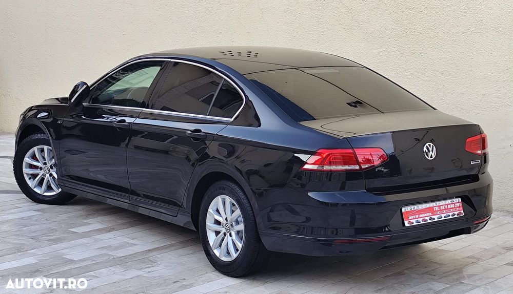 Volkswagen Passat - 4