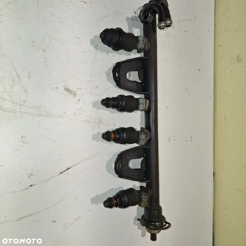 LISTWA WTRYSKOWA AUDI 80 B4 2.0 B - 2