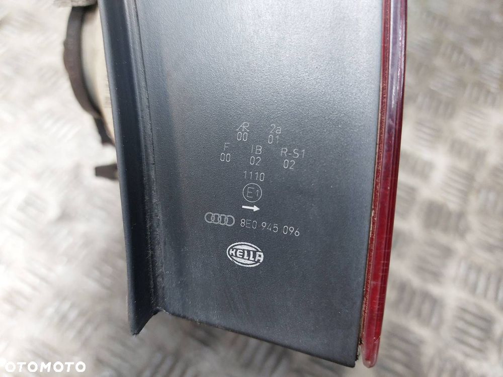 LAMPA PRAWY TYŁ AUDI A4 B6 SEDAN 8E0945096 - 2