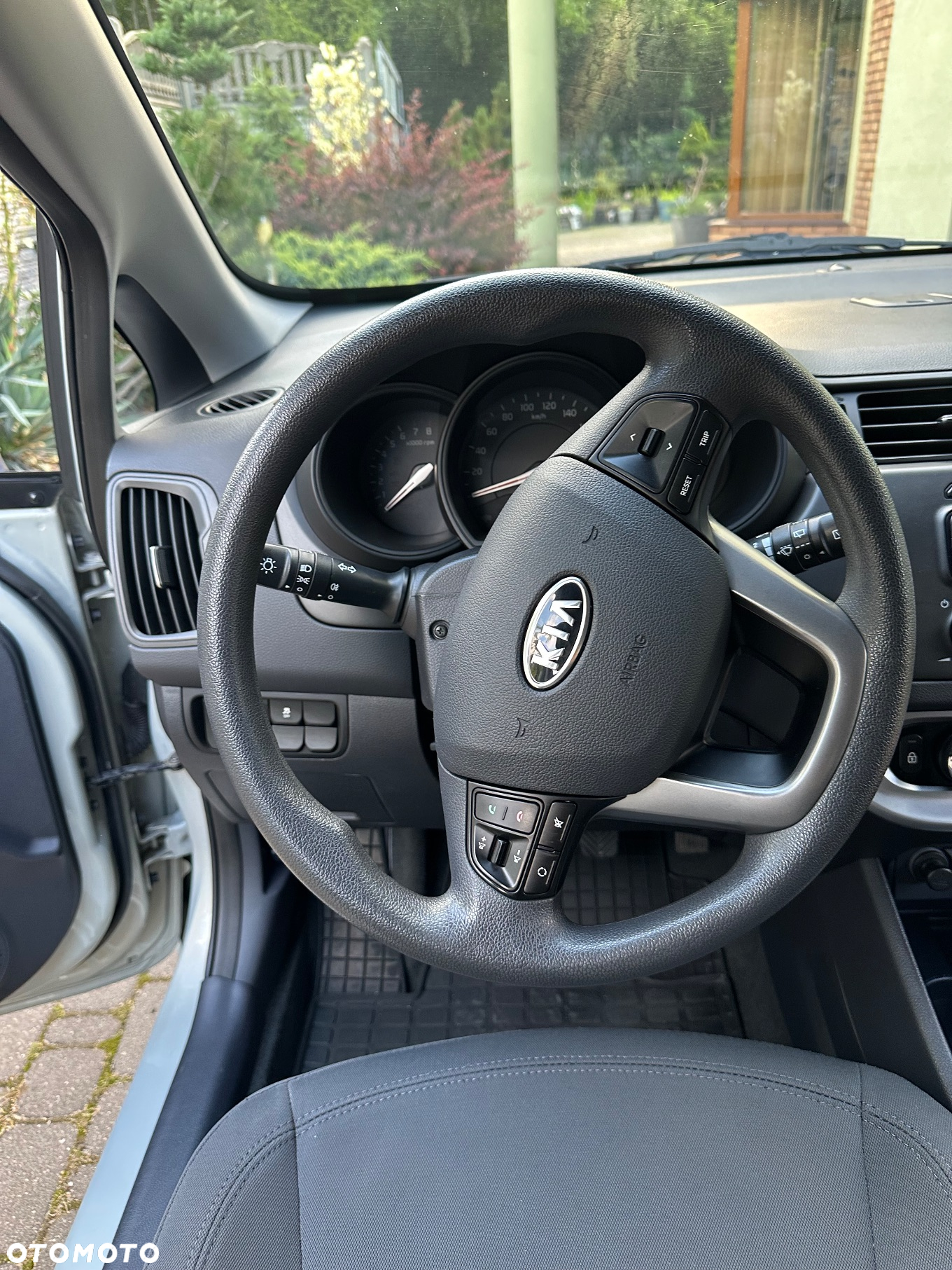 Kia Rio 1.2 L - 7