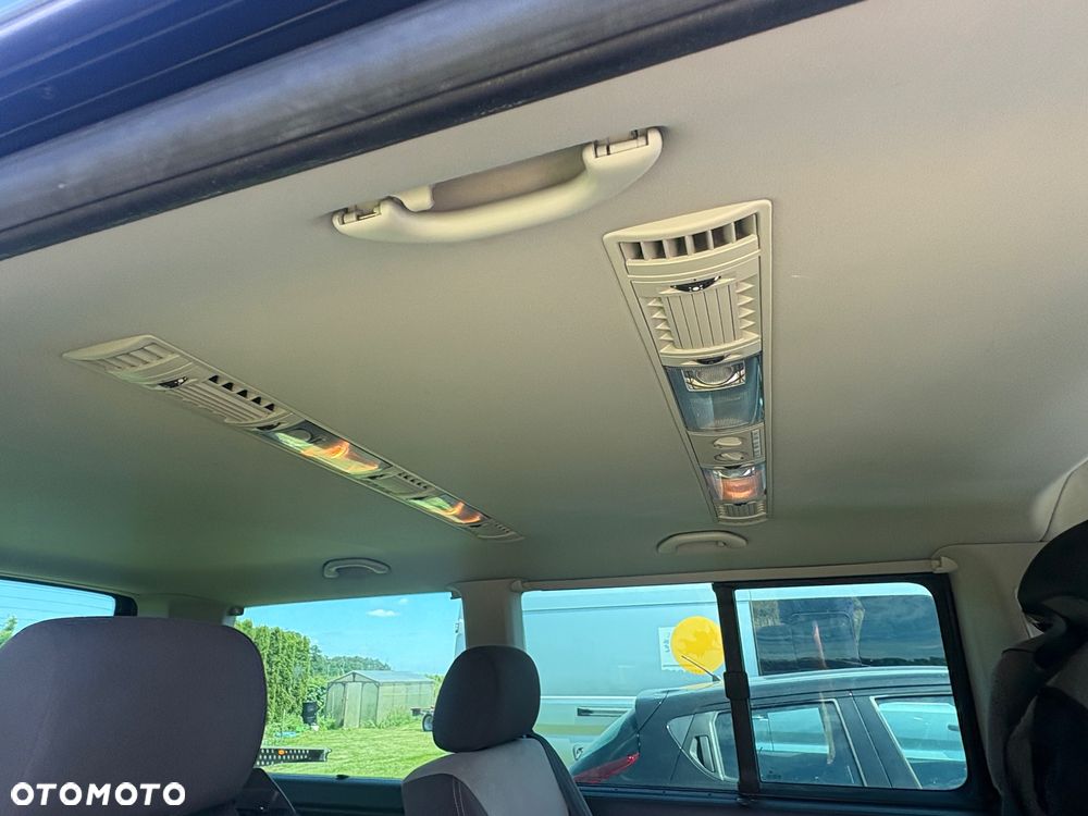 Volkswagen Multivan - 14