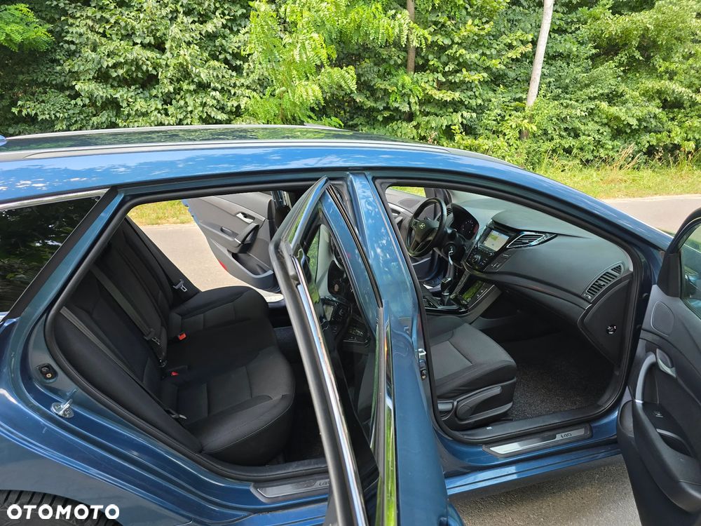 Hyundai i40 Kombi blue 1.6 Family+ - 21