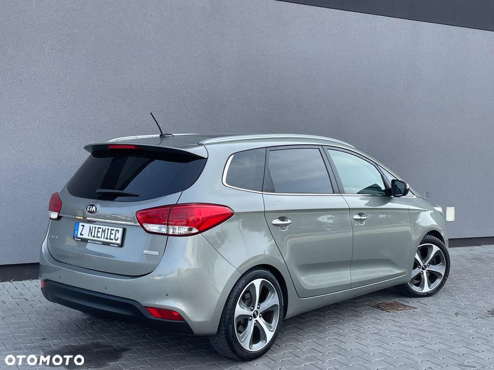 Kia Carens - 4