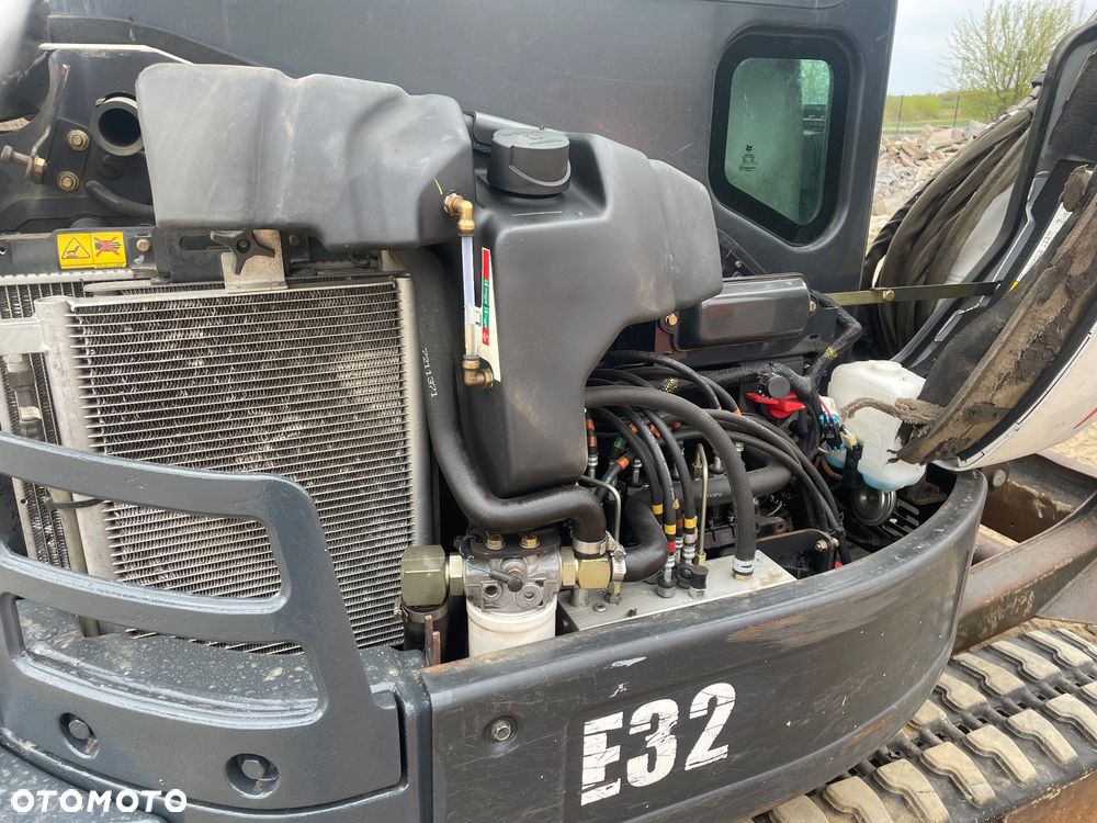 Bobcat E32 - 12