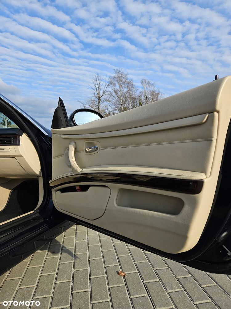 BMW Seria 3 335i - 25