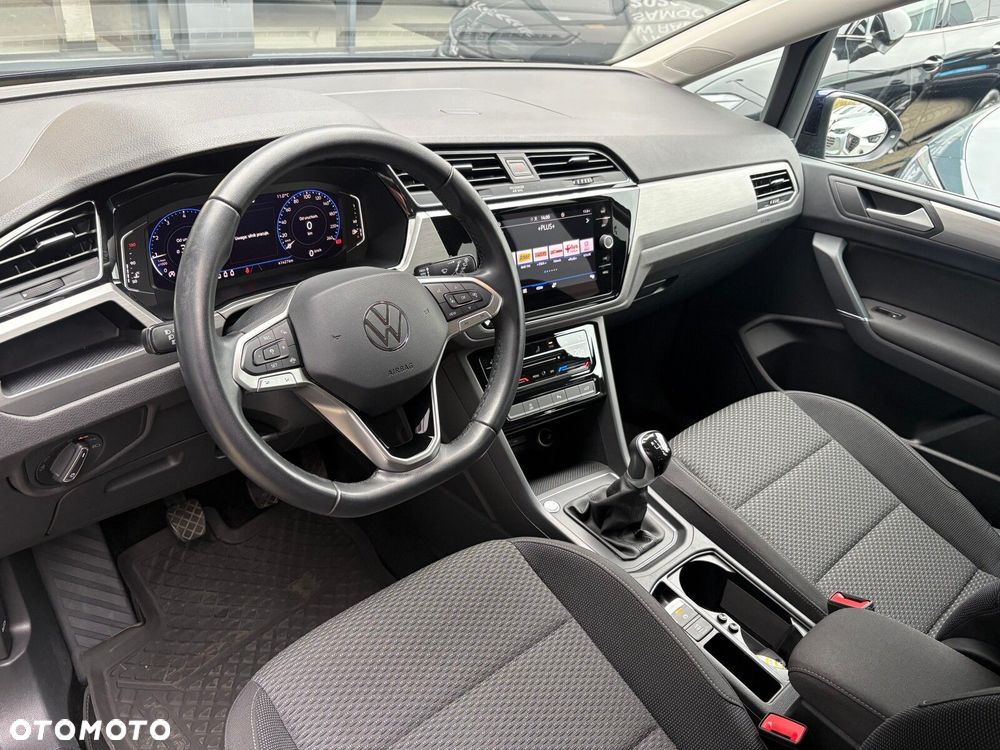 Volkswagen Touran - 12