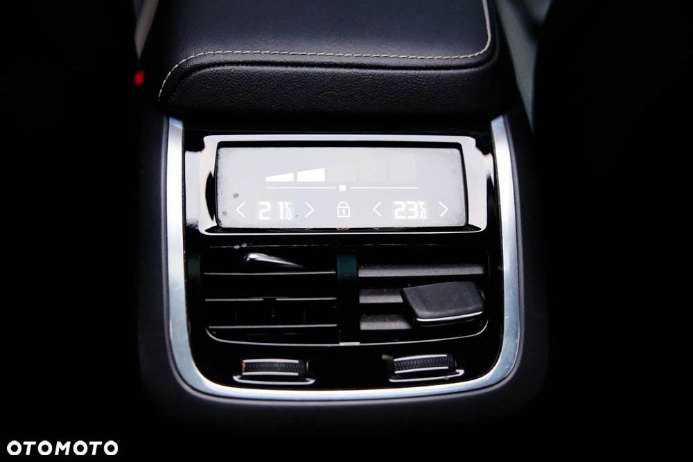 Volvo XC 60 D4 SCR AWD R-Design - 31