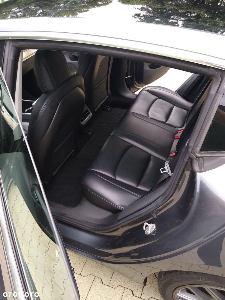 Tesla Model 3 - 12