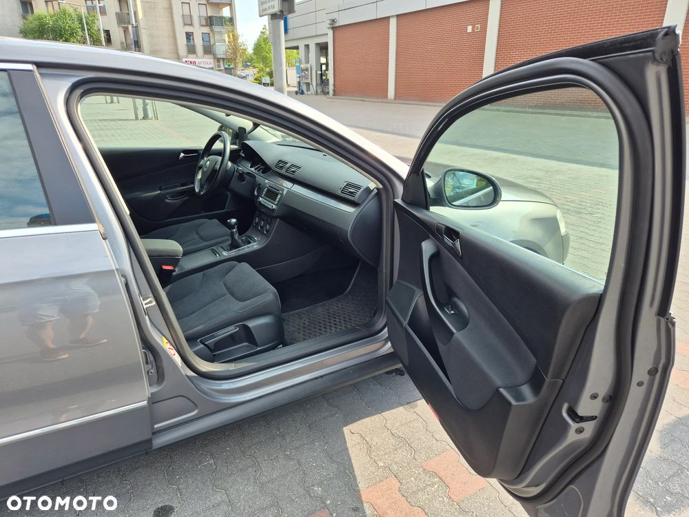 Volkswagen Passat 1.9 TDI DPF BlueMotion - 23