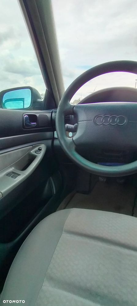 Audi A4 Limousine - 11