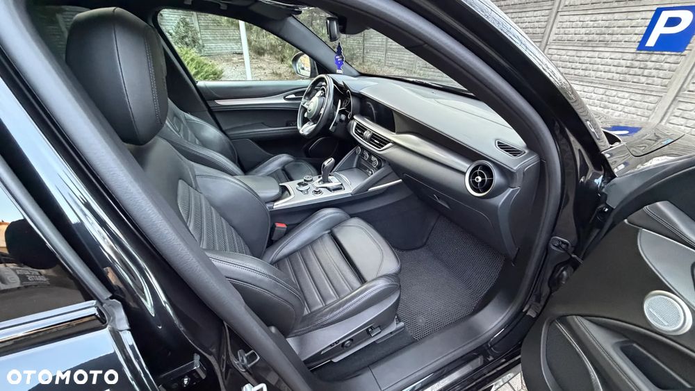 Alfa Romeo Stelvio 2.0 Turbo Veloce Q4 - 13