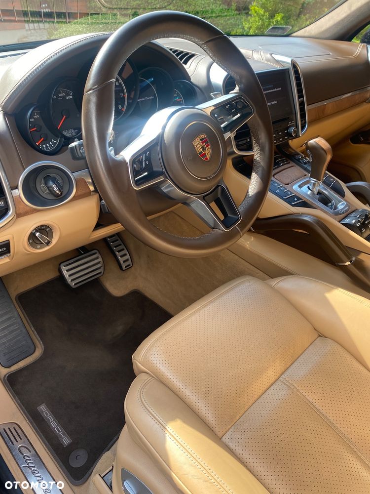 Porsche Cayenne Turbo - 10