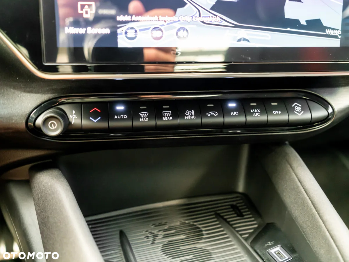 Alfa Romeo Junior 1.2 mHEV Ibrida Speciale eDCT - 30