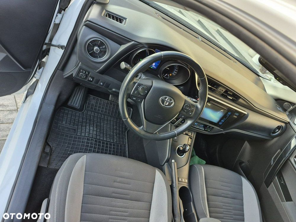Toyota Auris - 16