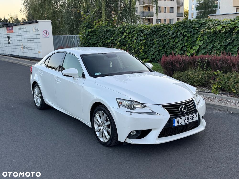Lexus IS