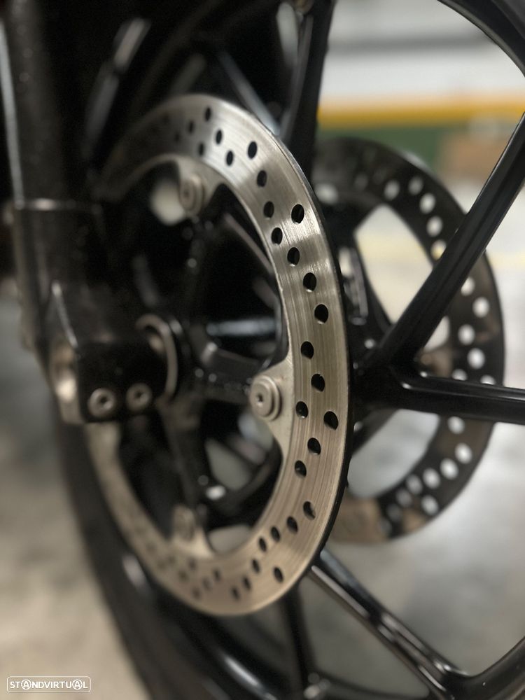 BMW F 750 GS Triple Black - 16