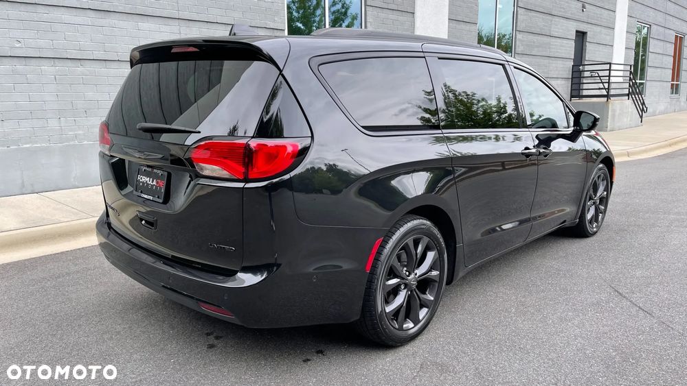 Chrysler Pacifica - 6