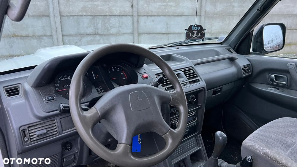 Mitsubishi Pajero - 9