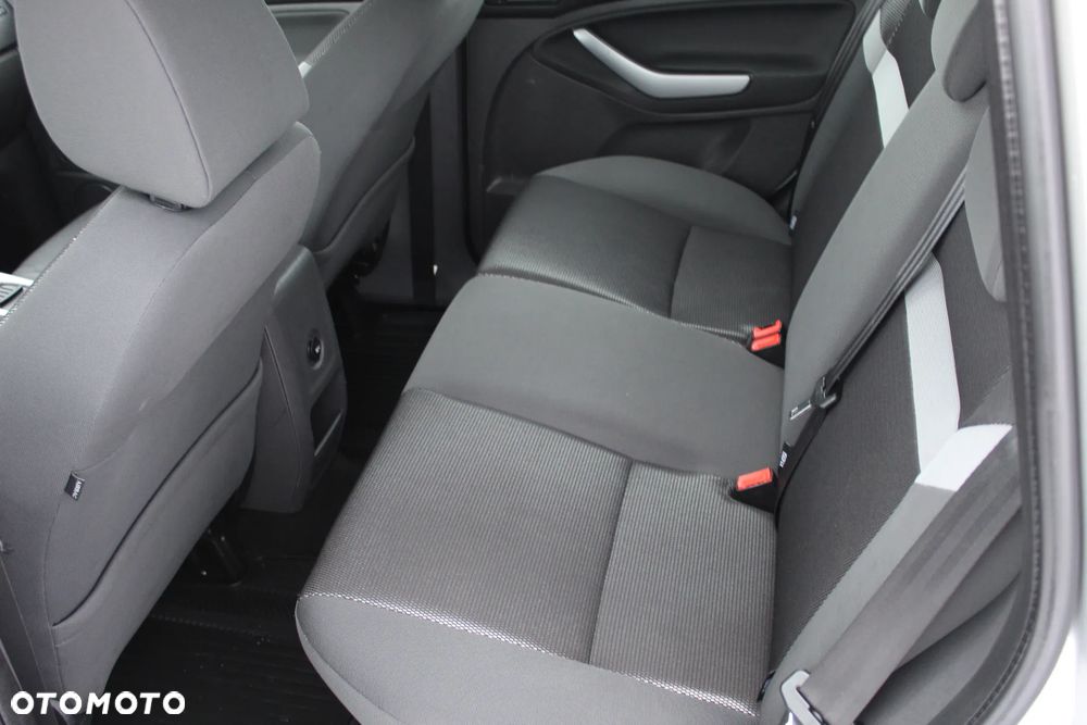 Ford Kuga - 17