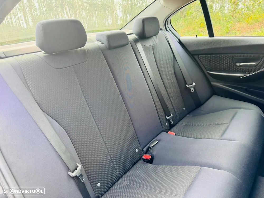 BMW 320 d Line Sport - 39