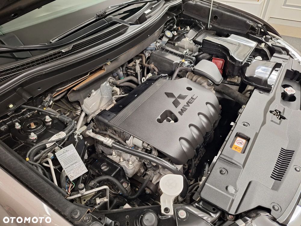 Mitsubishi Outlander 2.0 2WD Diamant Edition - 38