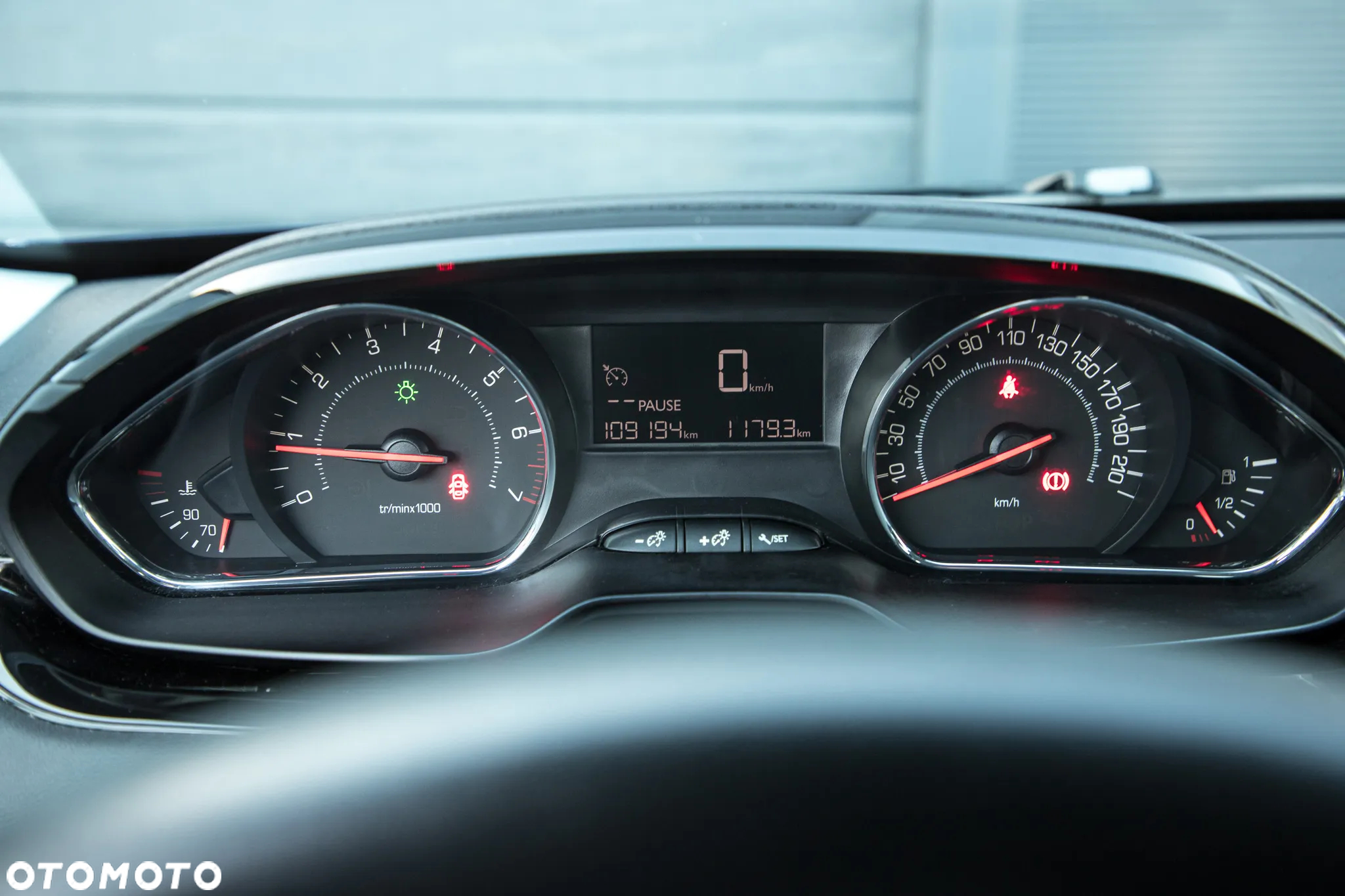 Peugeot 208 - 18