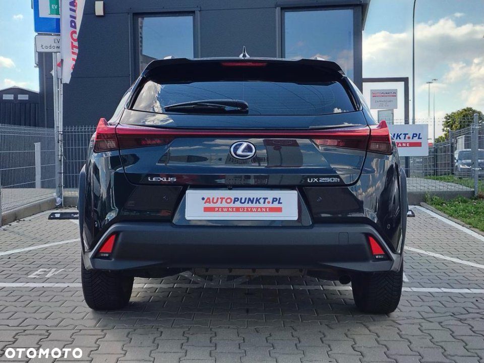 Lexus UX - 5