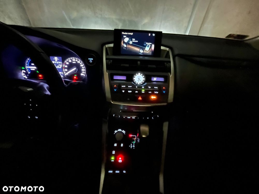 Lexus NX 300h Elite 2WD - 17