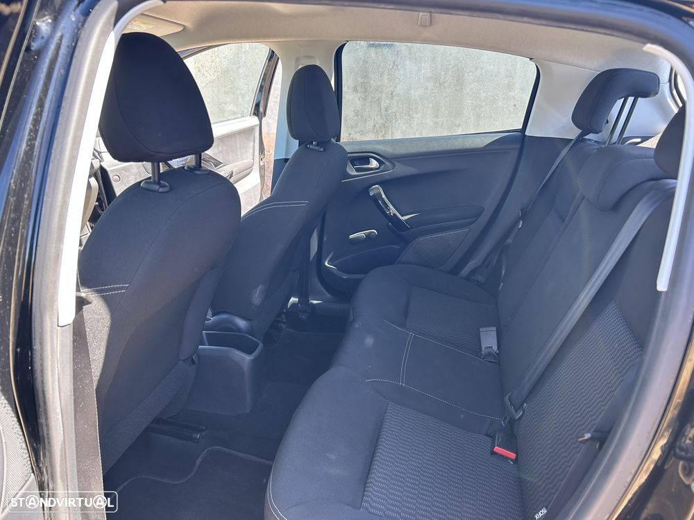 Peugeot 208 1.2 PureTech Active - 5