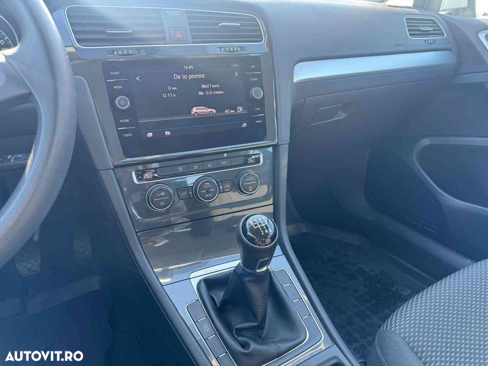 Volkswagen Golf - 10