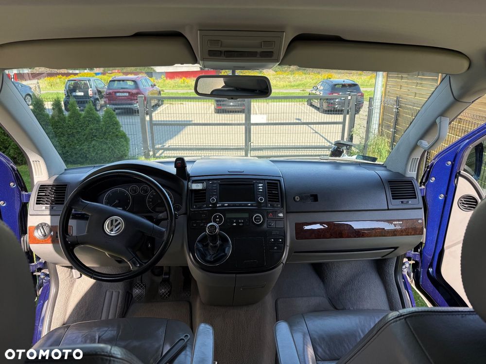Volkswagen Multivan - 10