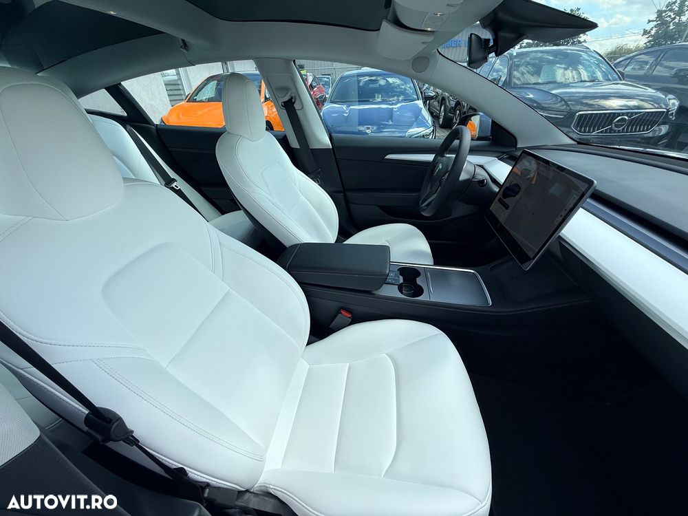 Tesla Model 3 - 7