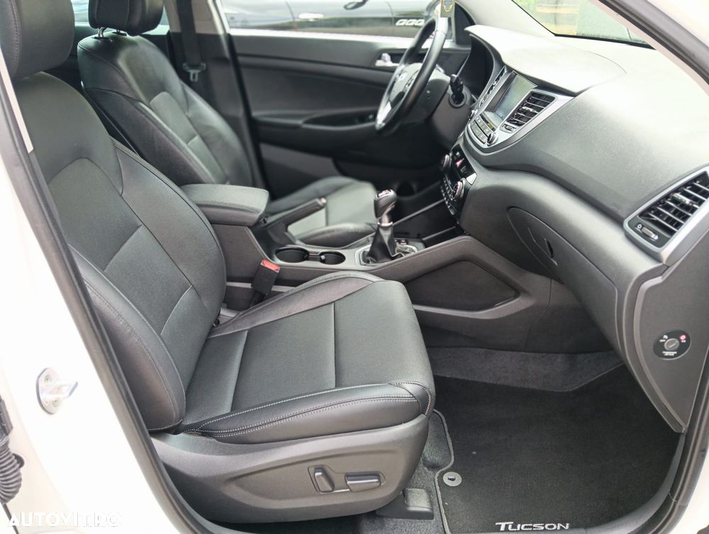 Hyundai Tucson blue 1.7 CRDi 2WD Intro Edition - 11