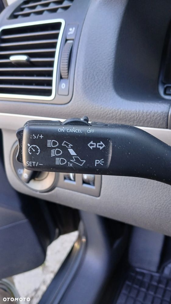 Volkswagen Touran 1.6 TDI DPF Trendline DSG - 20