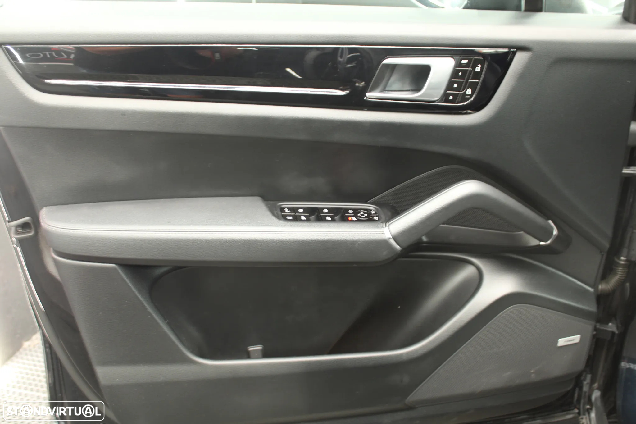 Porsche Cayenne Coupé E-Hybrid - 29