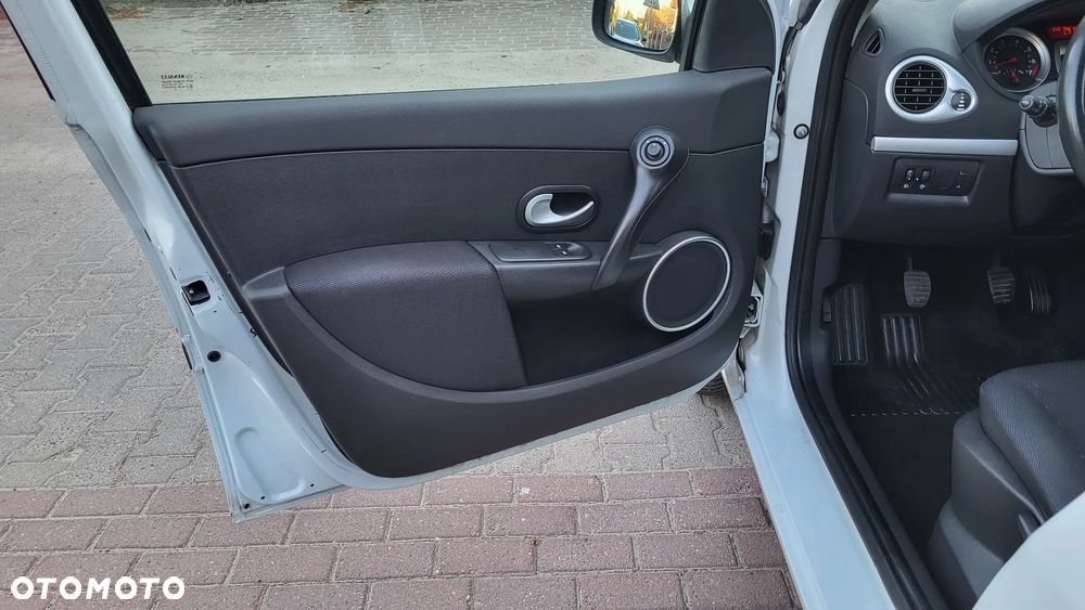 Renault Clio - 22