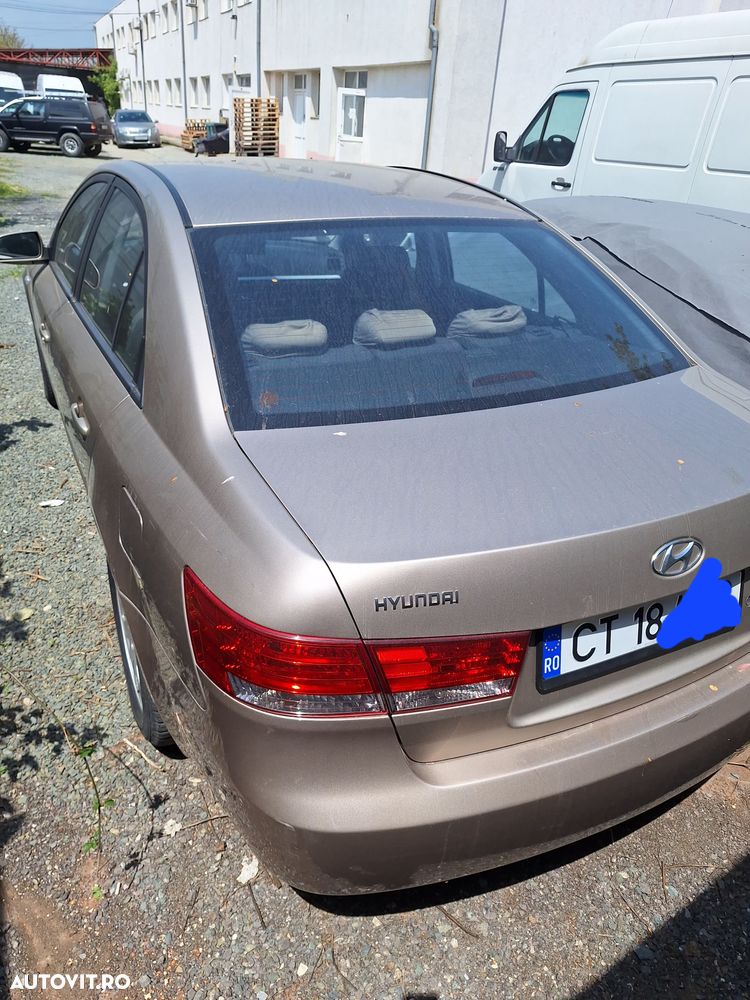 Hyundai Sonata - 2