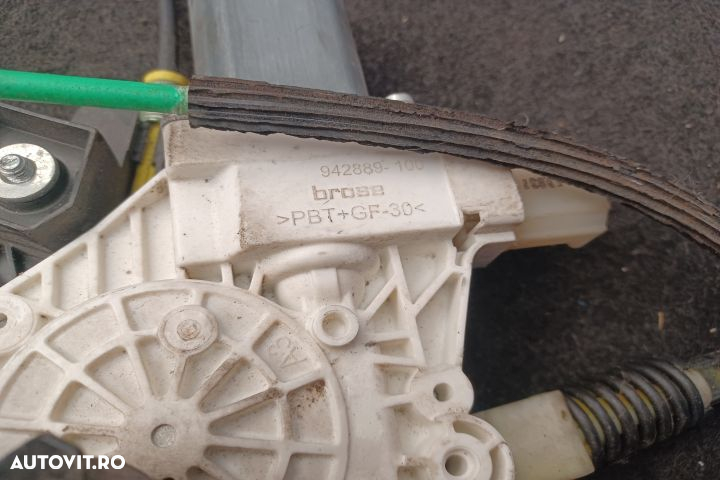 Macara geam fata dreapta electrica 71821329 7746023802 942889100 7182 - 5