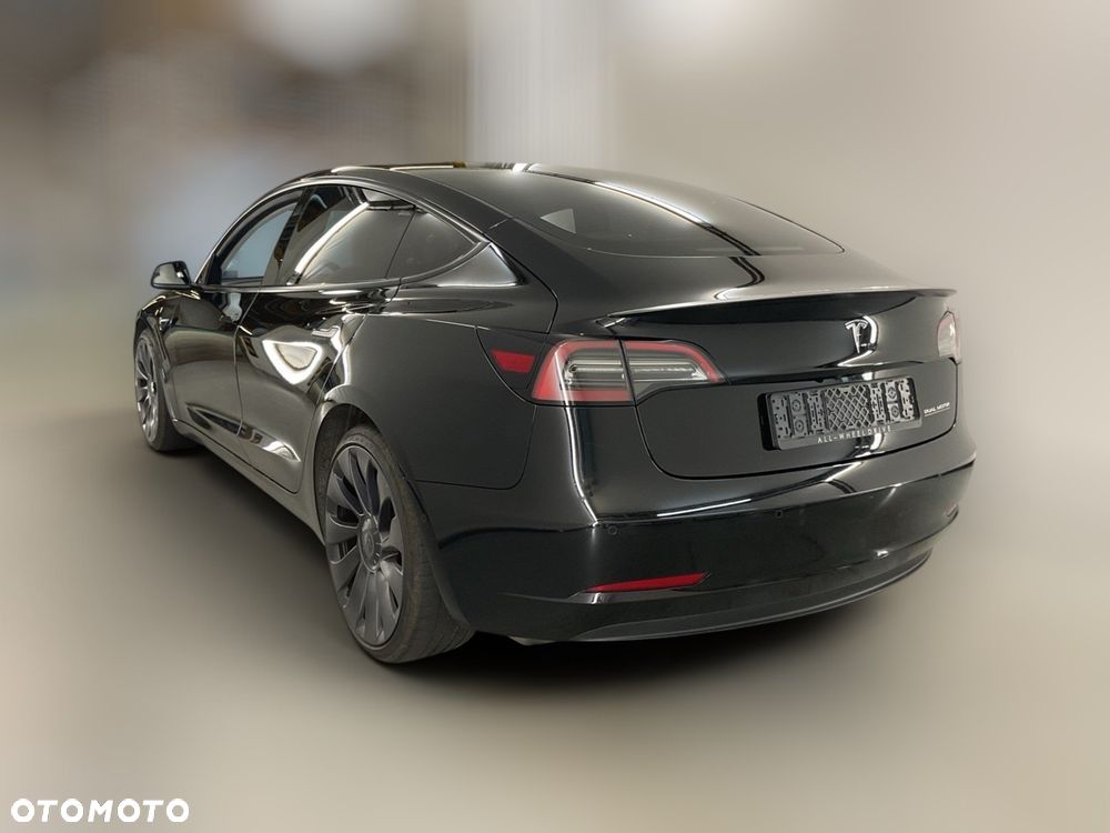 Tesla Model 3 - 5