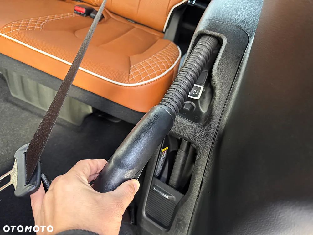 Chrysler Pacifica - 24