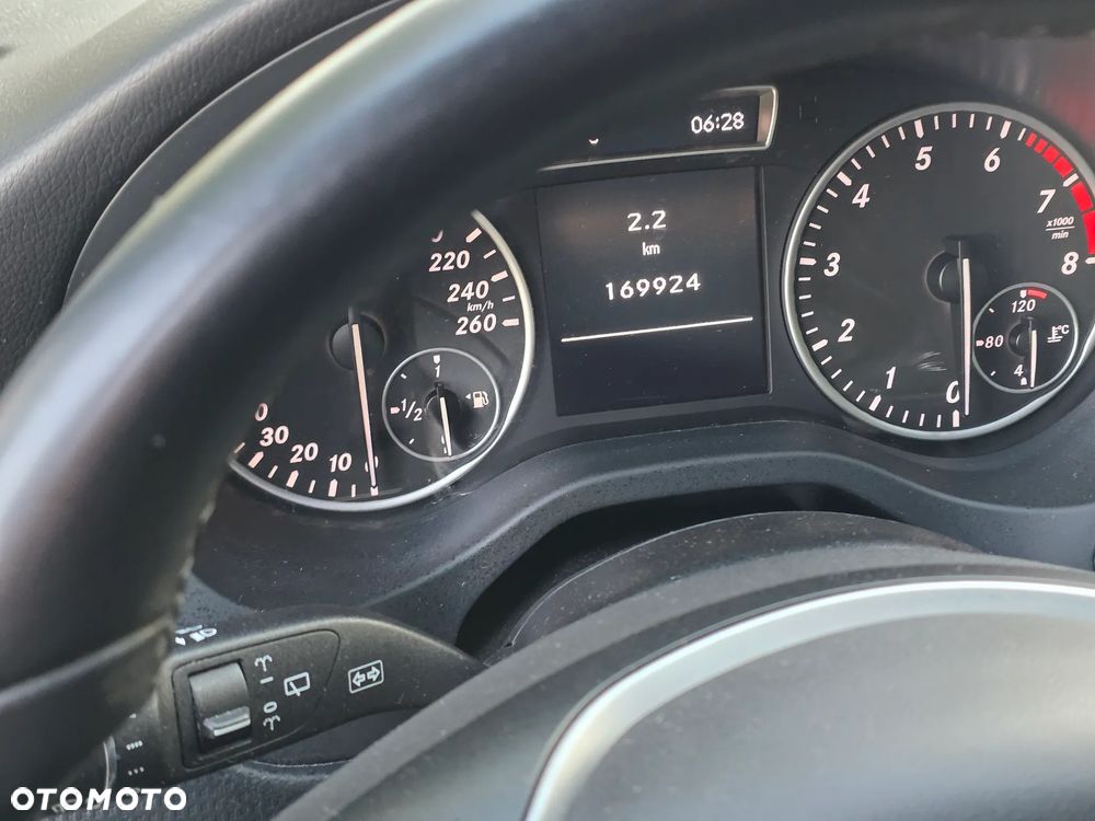 Mercedes-Benz Klasa A 180 (BlueEFFICIENCY) Urban - 3