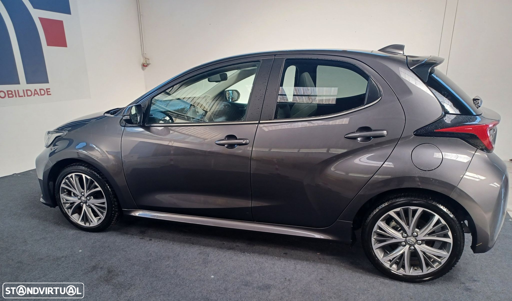 Toyota Yaris 1.5 HDF Luxury - 4