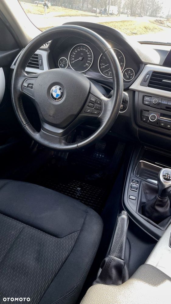 BMW Seria 3 320d - 11